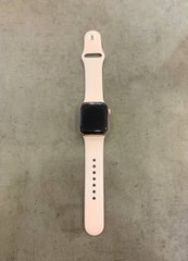 Apple Watch Series 4 40mm Gold Aluminium case with Pink Sand band