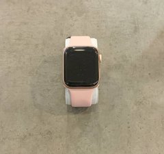 Apple Watch Series 4 40mm Gold Aluminium case with Pink Solo loop